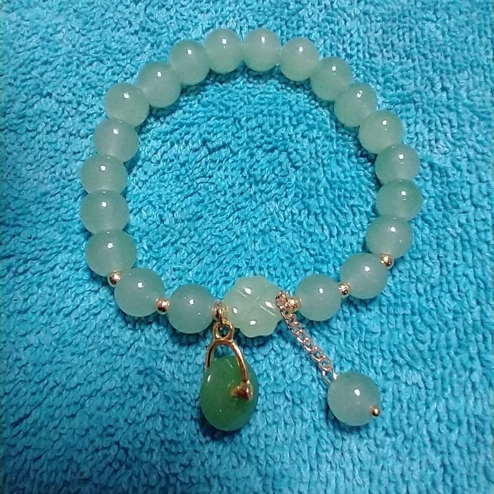 Goldtone green faux jade wheel stretch bracelet
